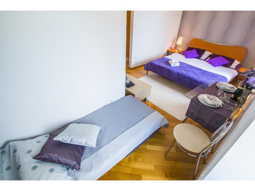 Sunny Promenade Studio Split Room photo