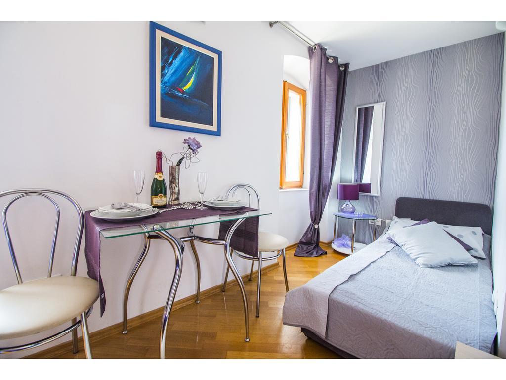 Sunny Promenade Studio Split Room photo