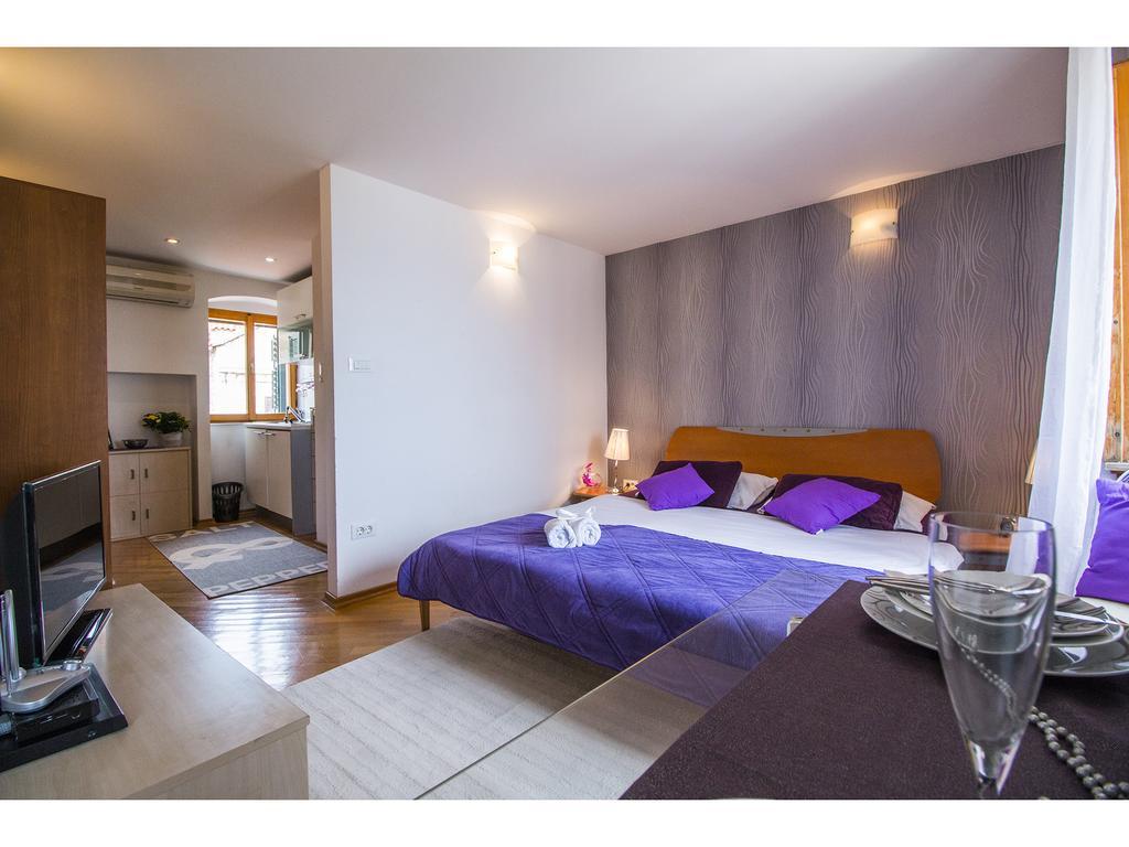 Sunny Promenade Studio Split Room photo