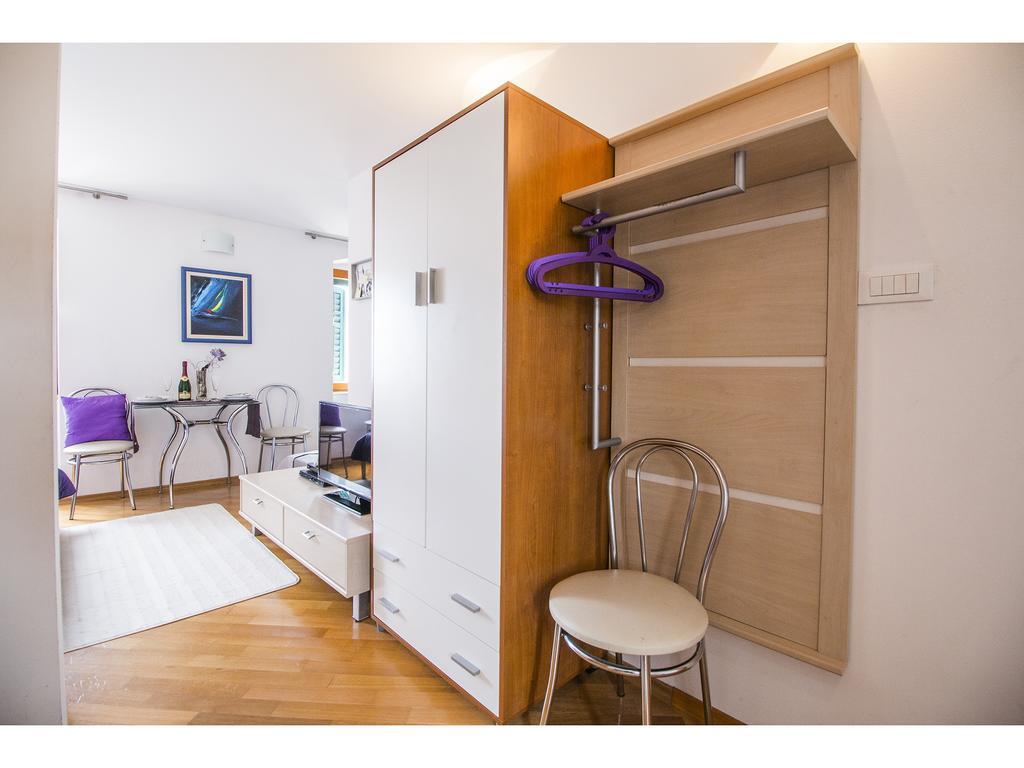 Sunny Promenade Studio Split Room photo