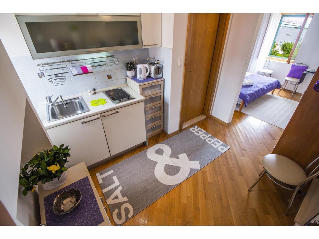 Sunny Promenade Studio Split Room photo
